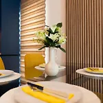 Soni Exclusive 303 Plaza With Private Parking & Self Check-in *