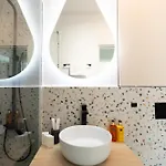 Soni Exclusive 303 Plaza With Private Parking & Self Check-in * Bucharest