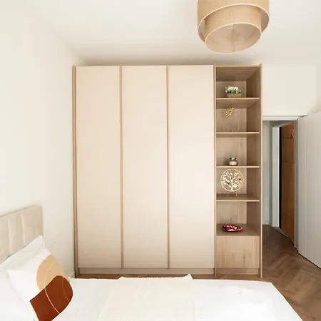 Soni Exclusive 303 Plaza With Private Parking & Self Check-in Daire Bükreş