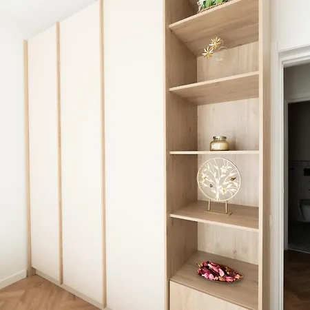 Soni Exclusive 303 Plaza With Private Parking & Self Check-in *