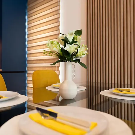 Soni Exclusive 303 Plaza With Private Parking & Self Check-in *