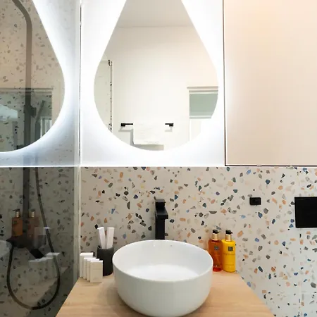 Soni Exclusive 303 Plaza With Private Parking & Self Check-in * Bükreş