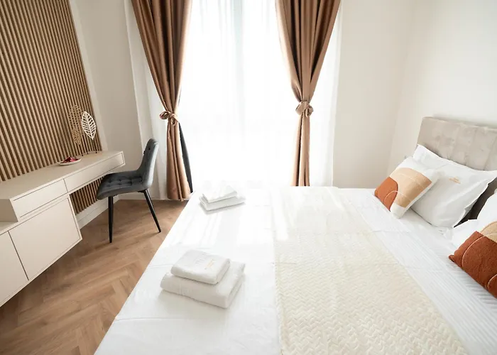 Soni Exclusive 303 Plaza With Private Parking & Self Check-in Apartament