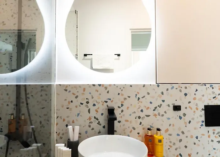 Soni Exclusive 303 Plaza With Private Parking & Self Check-in * 부쿠레슈티